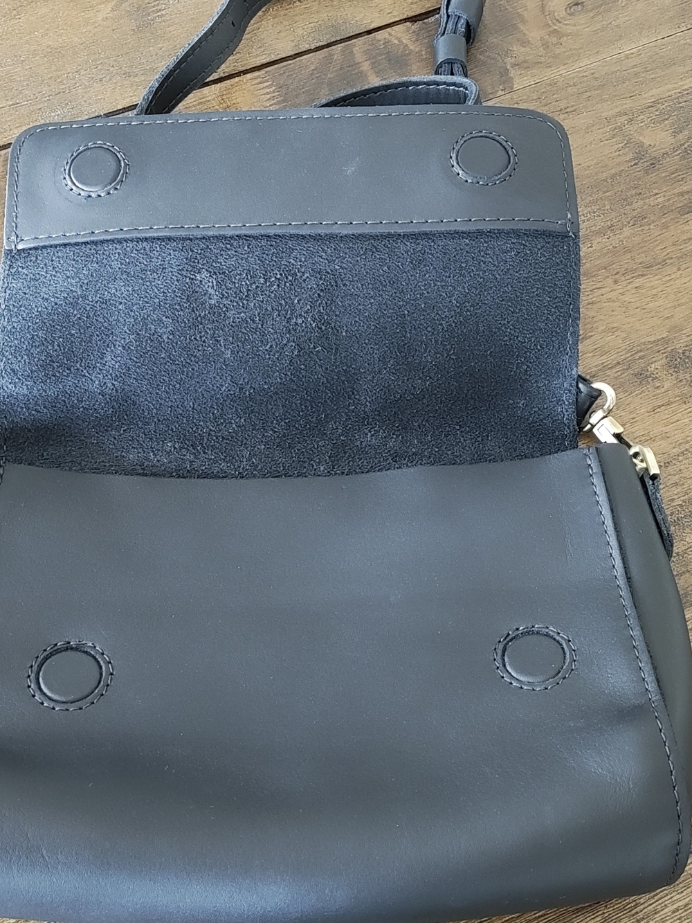 Portland Leather Crossbody Purse Bag - Picture 3 of 8